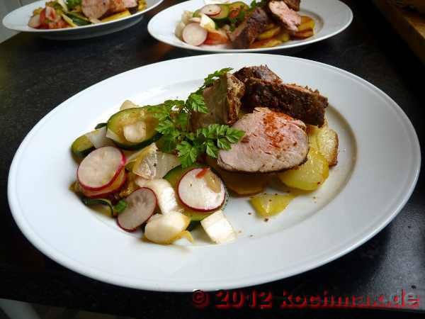 Schweinefilet mit Zucchini und Chicoréesalat
