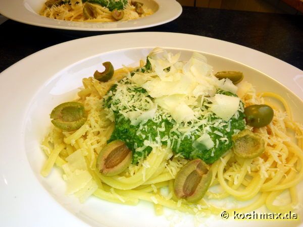 Spaghetti mit Olivensauce