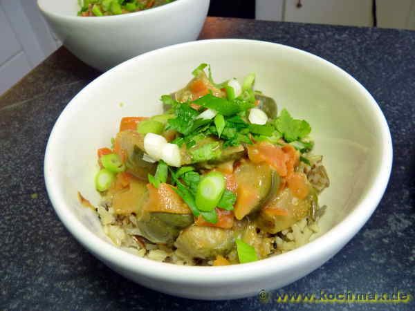 Grünes Gemüse-Curry mit Süsskartoffel und Aubergine