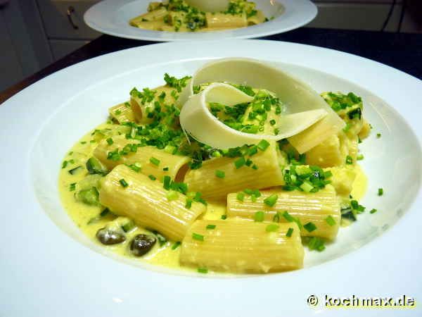 Makkaroni mit Zucchini und Käse