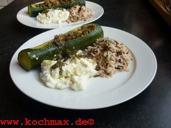 Scheich Al-Mahschi - Gefüllte Zucchini mit Joghurtsauce