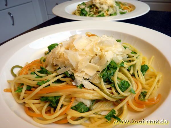 Spaghetti mit Zitrone, Rucola und Parmesan